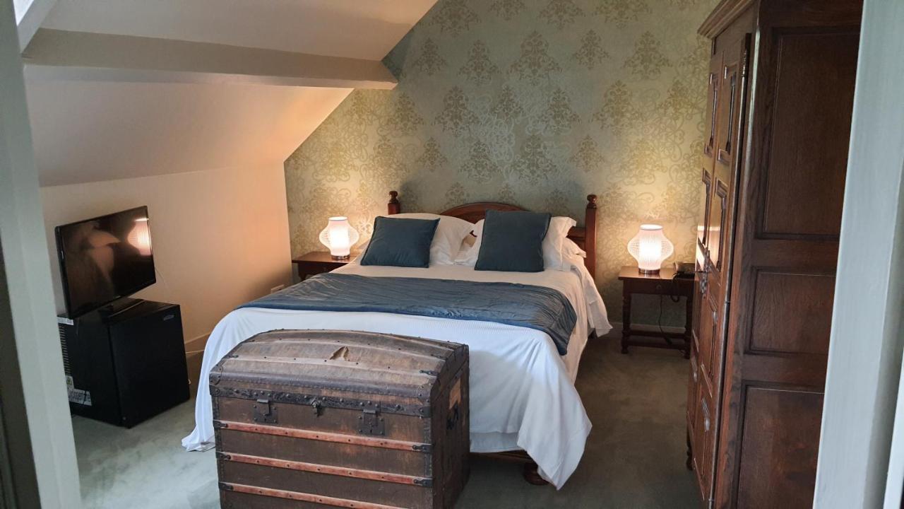 Logis - Hotel & Restaurant Le Gonfalon Germigny-l'Eveque المظهر الخارجي الصورة