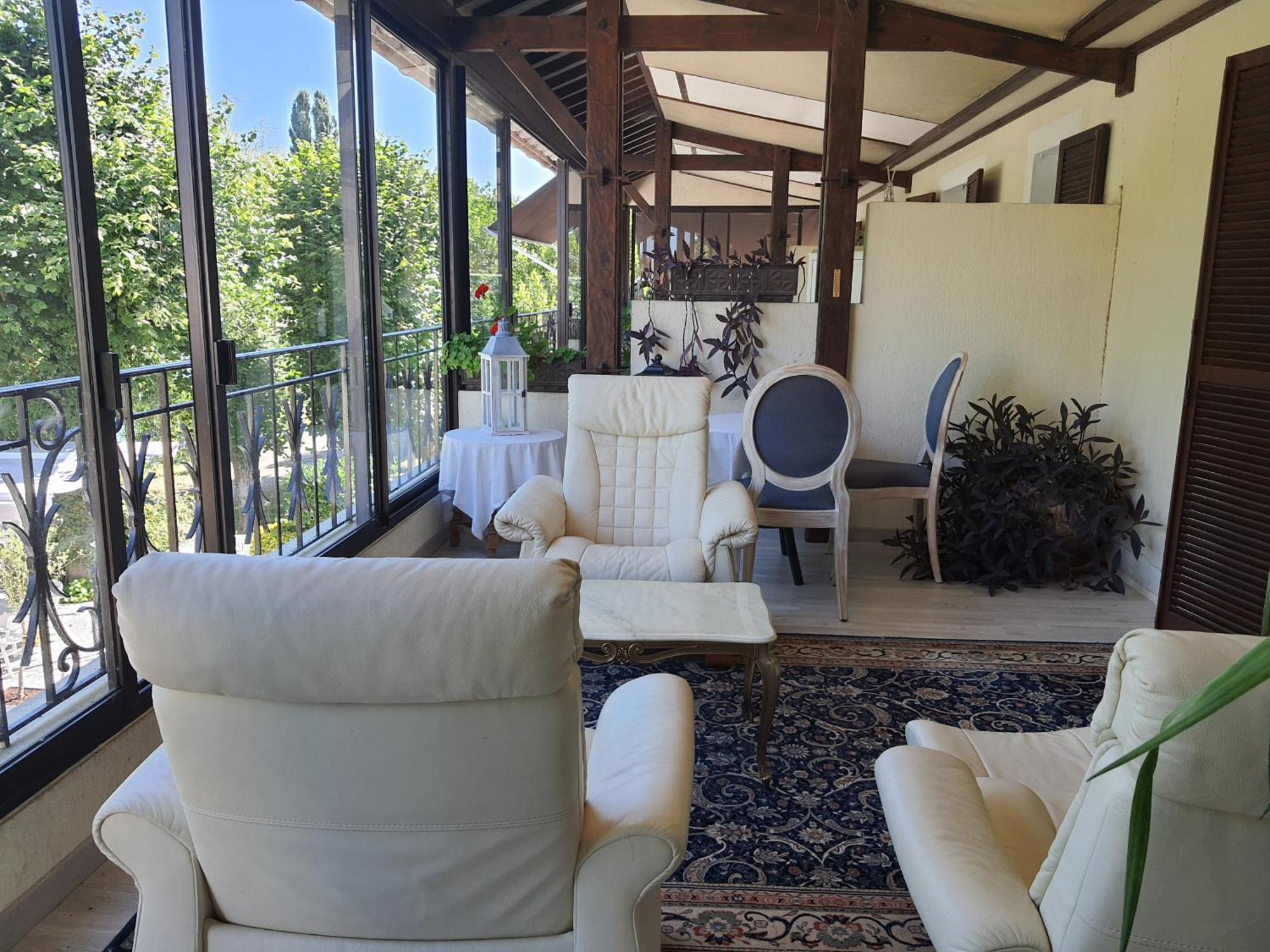 Logis - Hotel & Restaurant Le Gonfalon Germigny-l'Eveque المظهر الخارجي الصورة