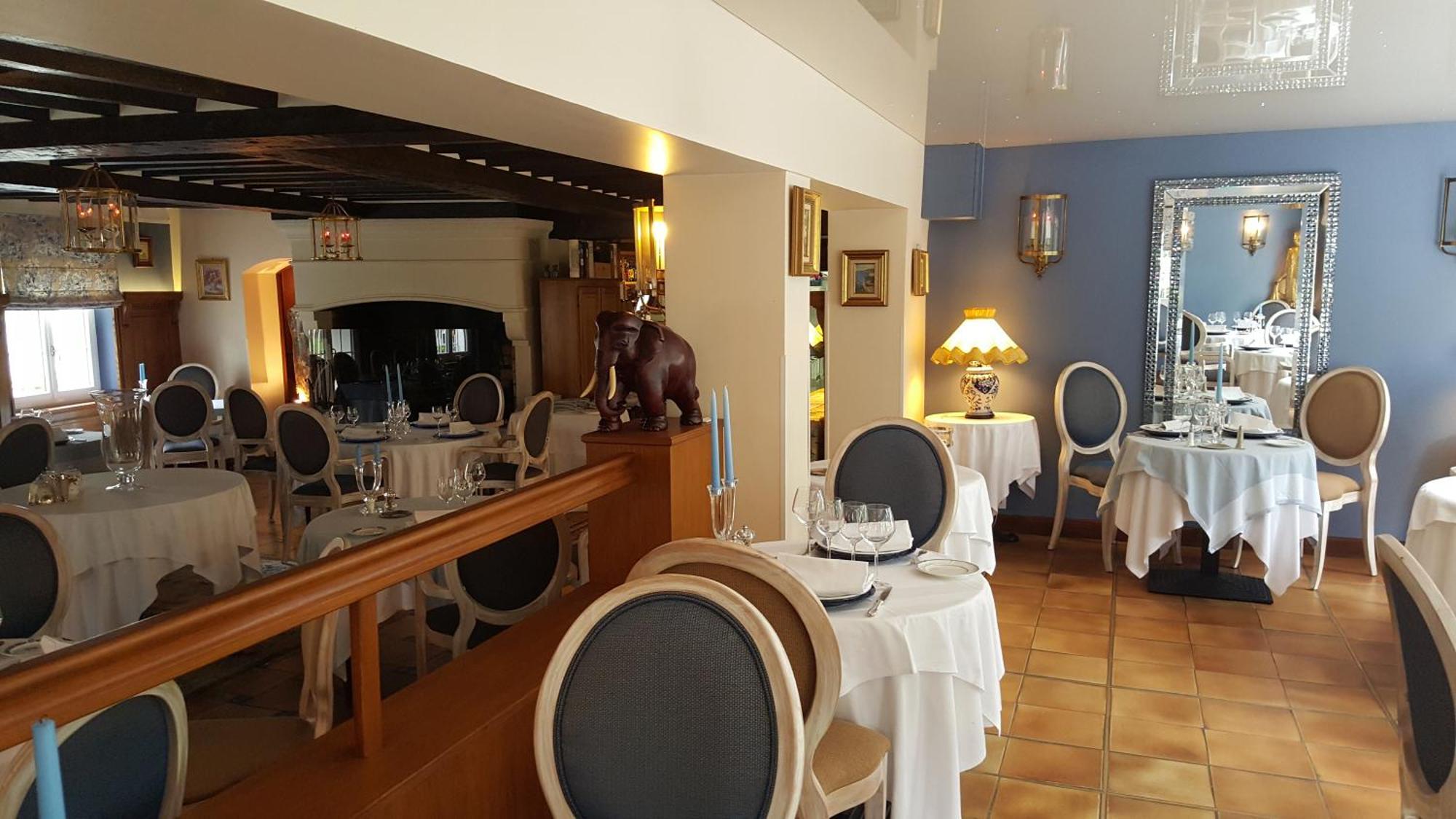 Logis - Hotel & Restaurant Le Gonfalon Germigny-l'Eveque المظهر الخارجي الصورة