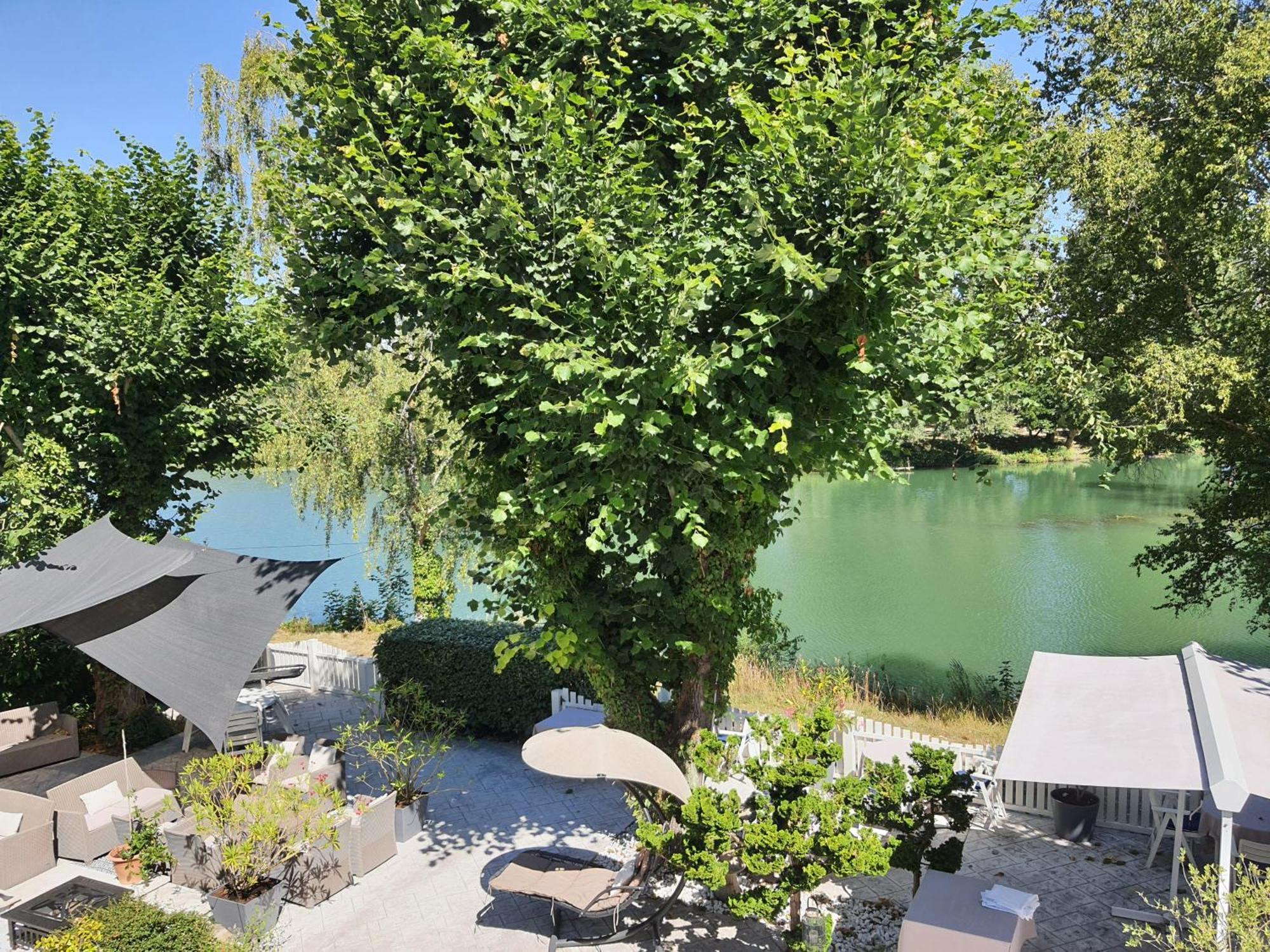 Logis - Hotel & Restaurant Le Gonfalon Germigny-l'Eveque المظهر الخارجي الصورة
