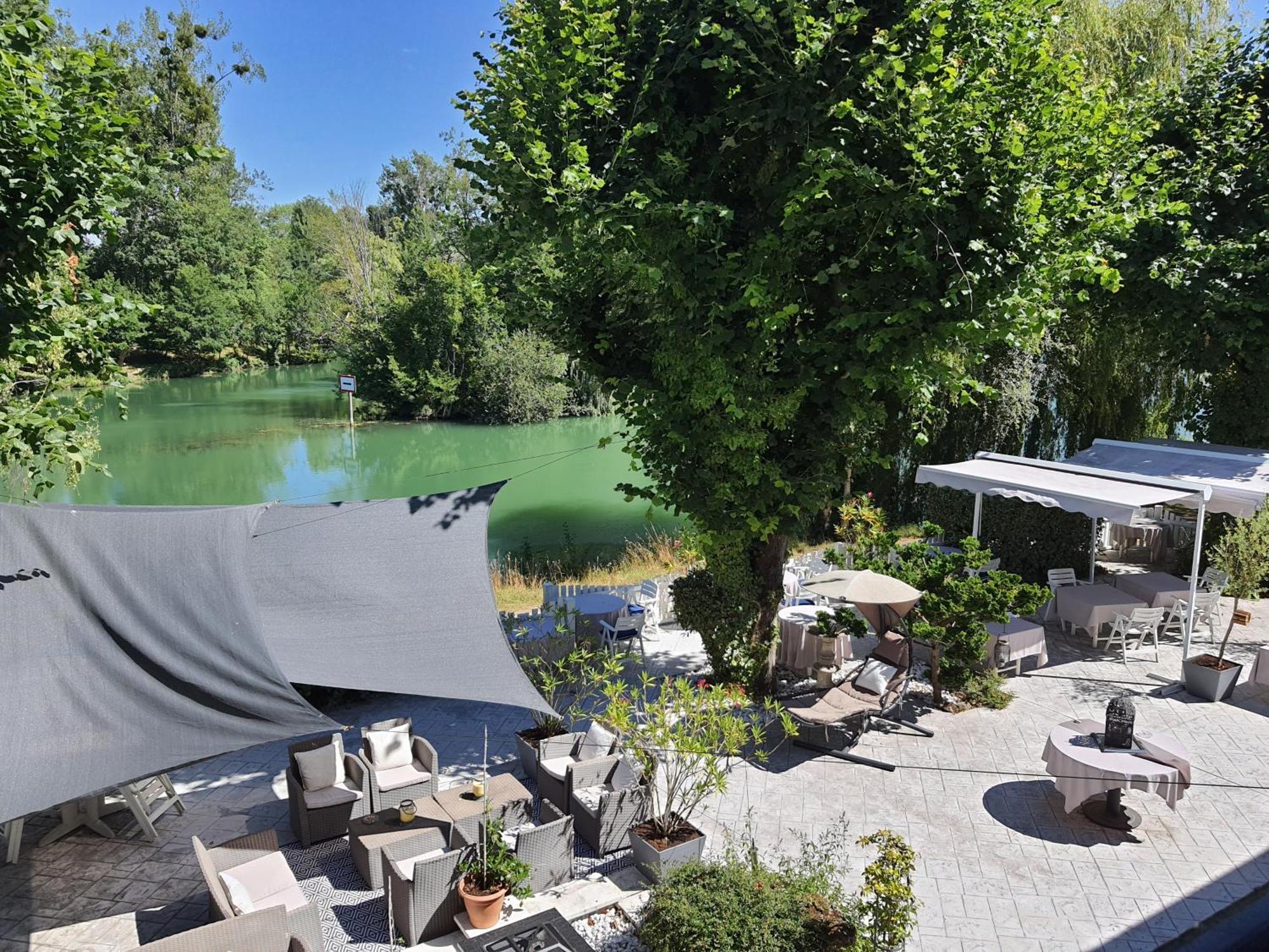 Logis - Hotel & Restaurant Le Gonfalon Germigny-l'Eveque المظهر الخارجي الصورة