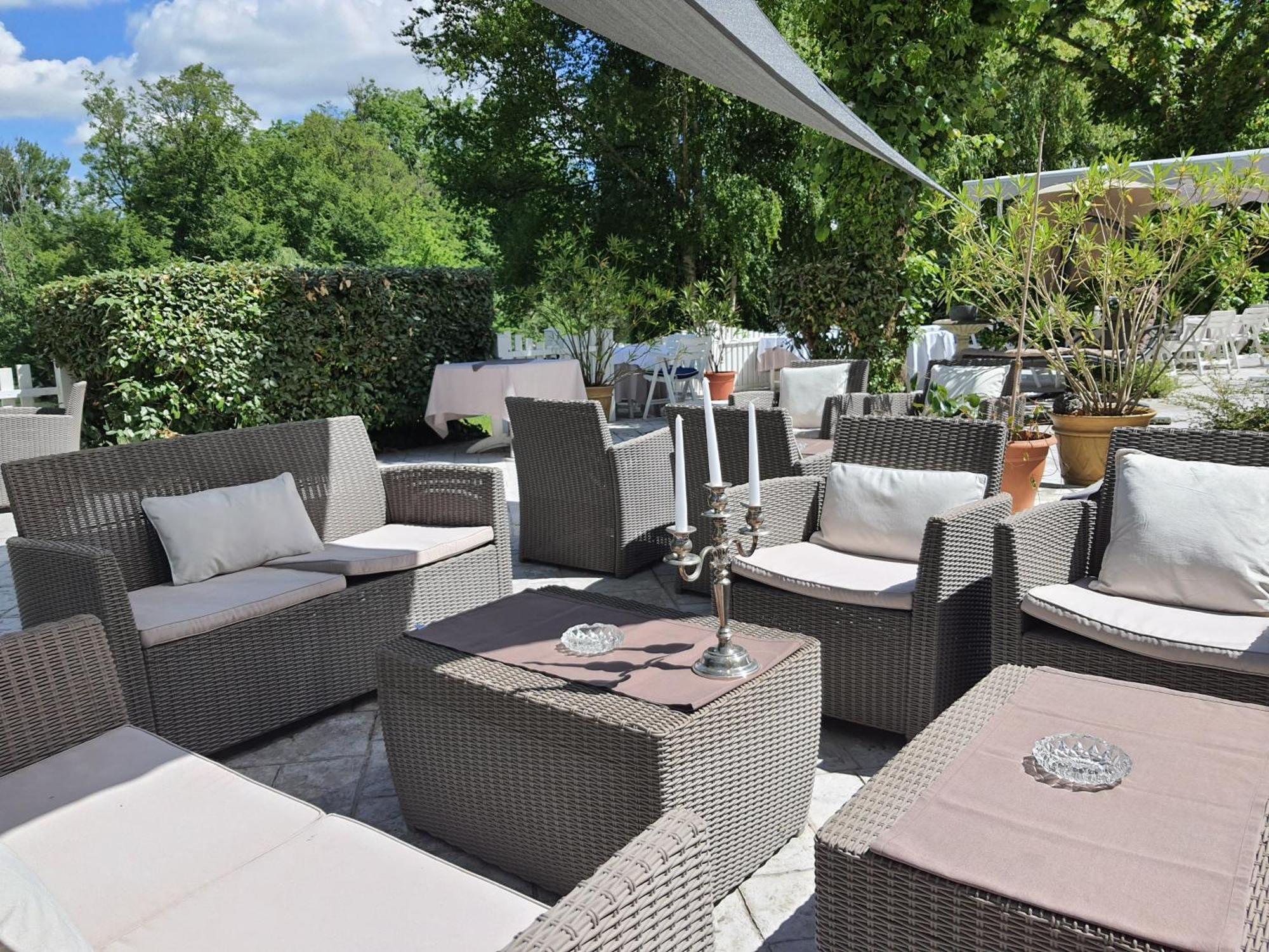 Logis - Hotel & Restaurant Le Gonfalon Germigny-l'Eveque المظهر الخارجي الصورة