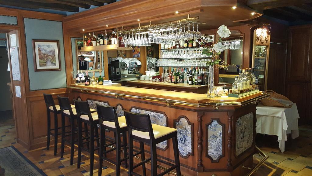 Logis - Hotel & Restaurant Le Gonfalon Germigny-l'Eveque المظهر الخارجي الصورة