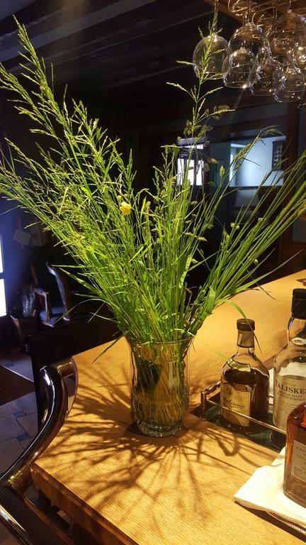 Logis - Hotel & Restaurant Le Gonfalon Germigny-l'Eveque المظهر الخارجي الصورة