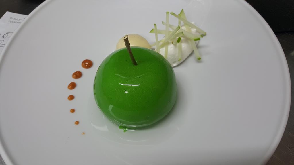 Logis - Hotel & Restaurant Le Gonfalon Germigny-l'Eveque المظهر الخارجي الصورة
