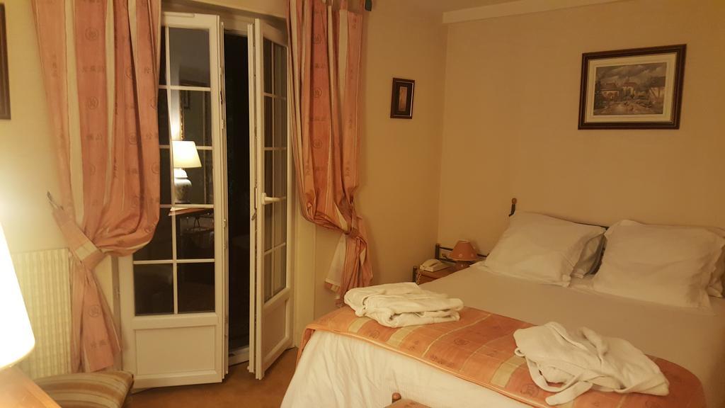 Logis - Hotel & Restaurant Le Gonfalon Germigny-l'Eveque المظهر الخارجي الصورة