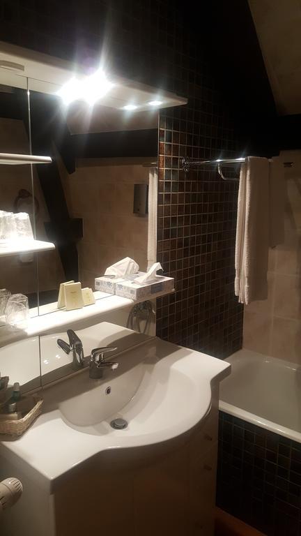 Logis - Hotel & Restaurant Le Gonfalon Germigny-l'Eveque المظهر الخارجي الصورة