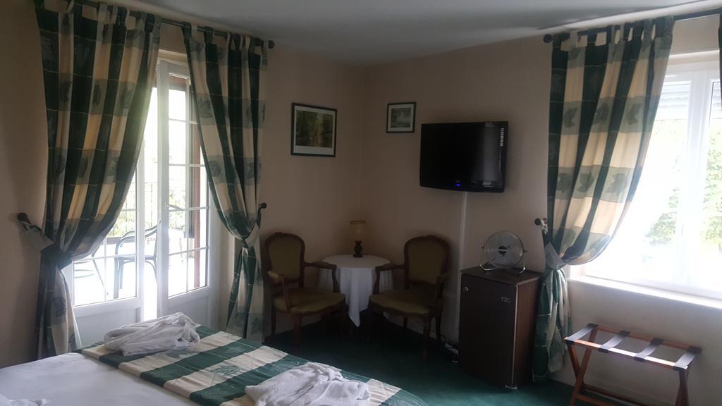 Logis - Hotel & Restaurant Le Gonfalon Germigny-l'Eveque المظهر الخارجي الصورة