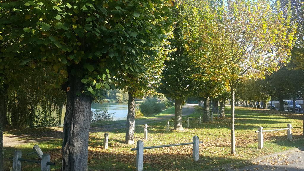 Logis - Hotel & Restaurant Le Gonfalon Germigny-l'Eveque المظهر الخارجي الصورة