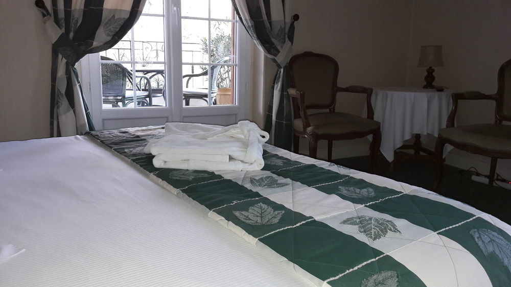 Logis - Hotel & Restaurant Le Gonfalon Germigny-l'Eveque المظهر الخارجي الصورة